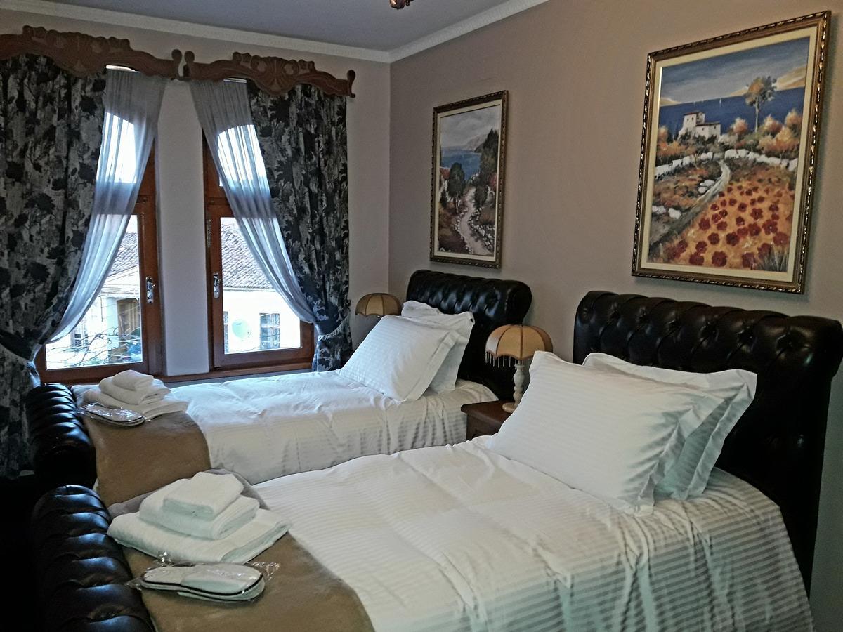 Hotel Vila Mano Корча Екстериор снимка