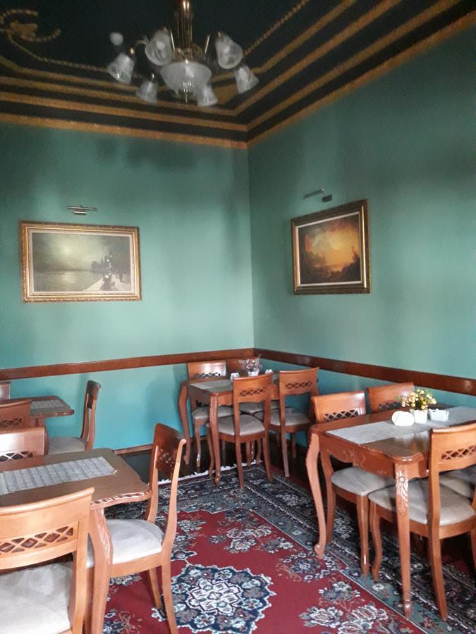 Hotel Vila Mano Корча Екстериор снимка