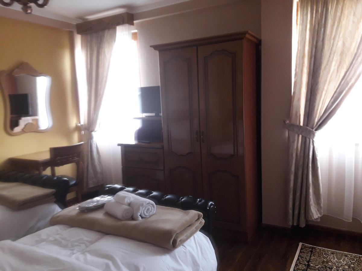 Hotel Vila Mano Корча Екстериор снимка