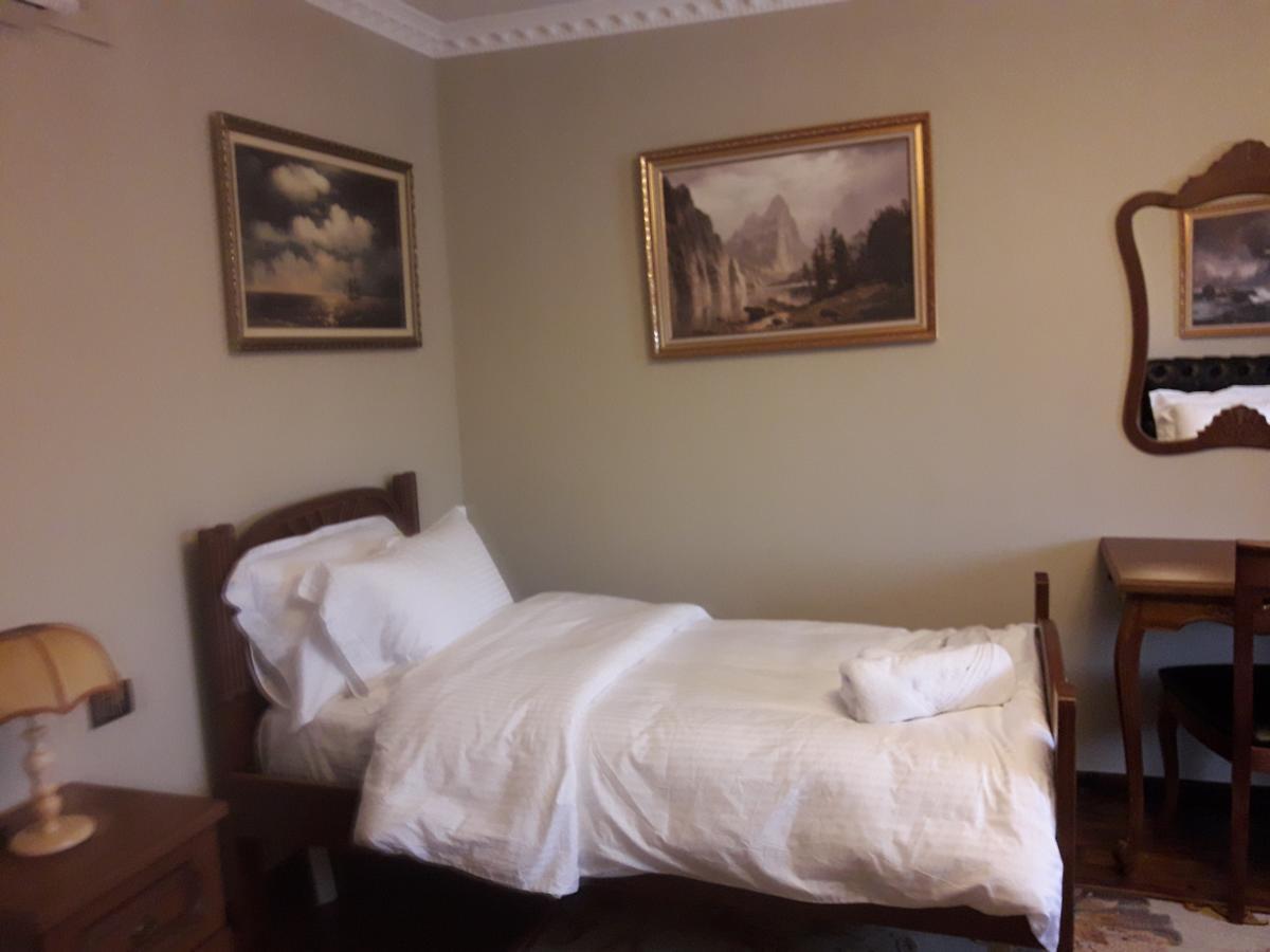 Hotel Vila Mano Корча Екстериор снимка