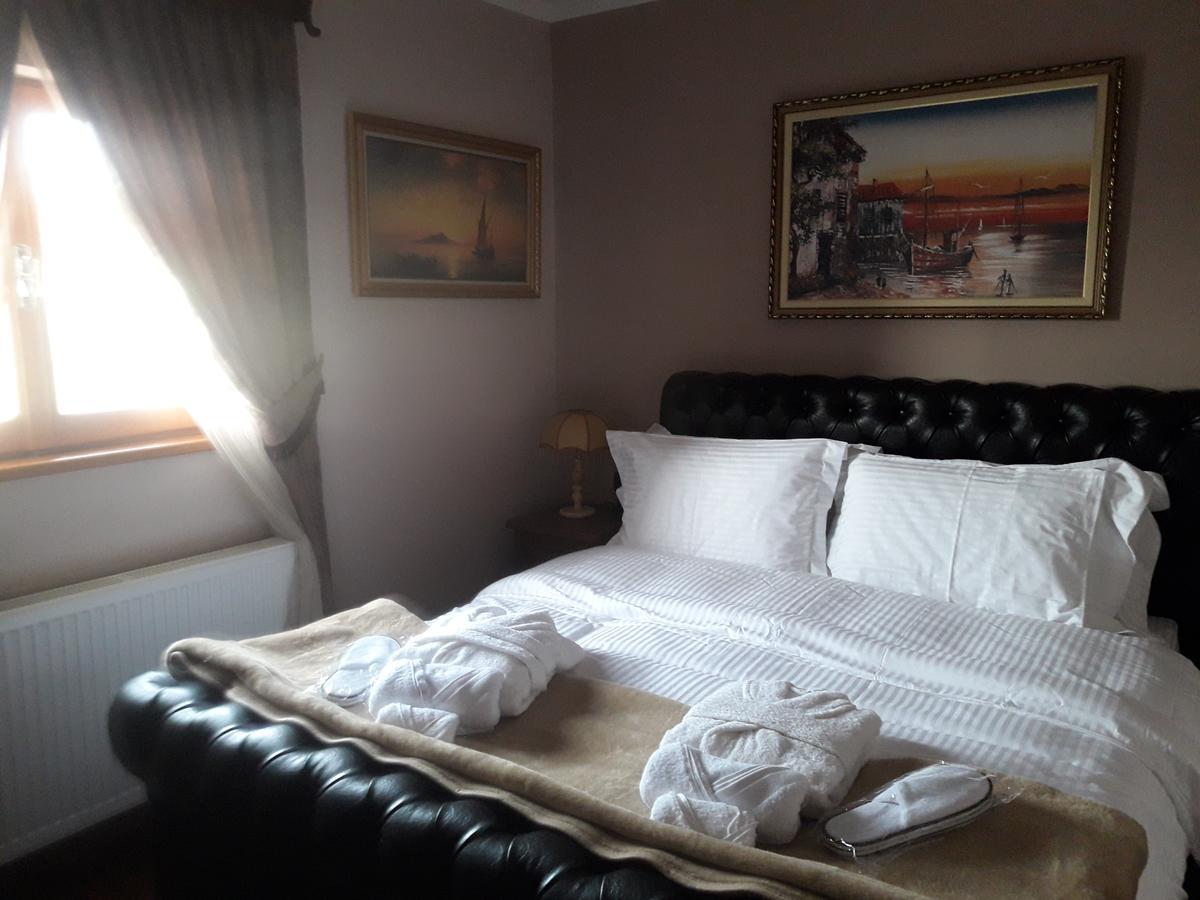 Hotel Vila Mano Корча Екстериор снимка