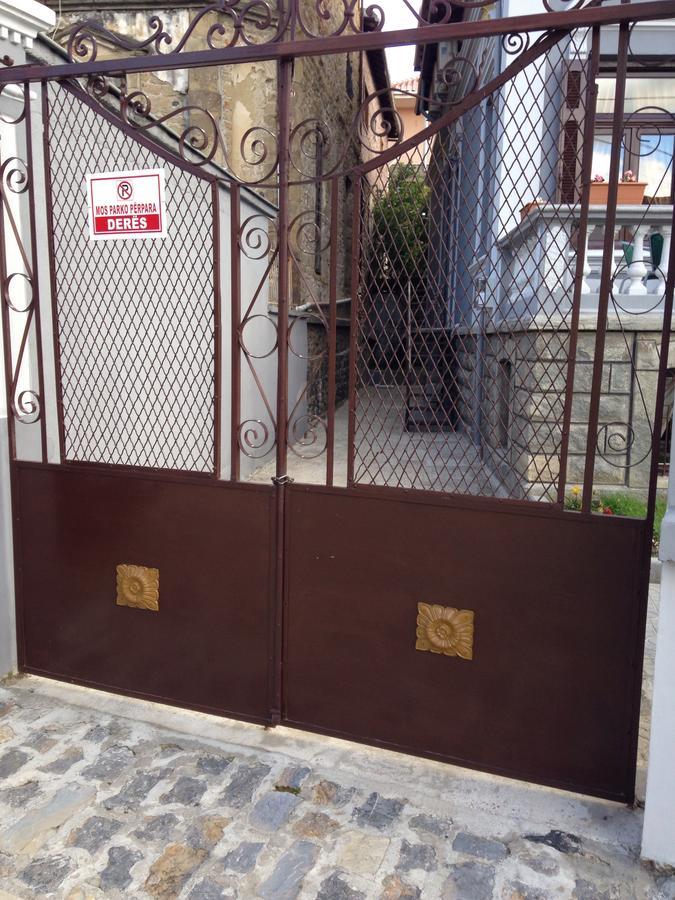 Hotel Vila Mano Корча Екстериор снимка