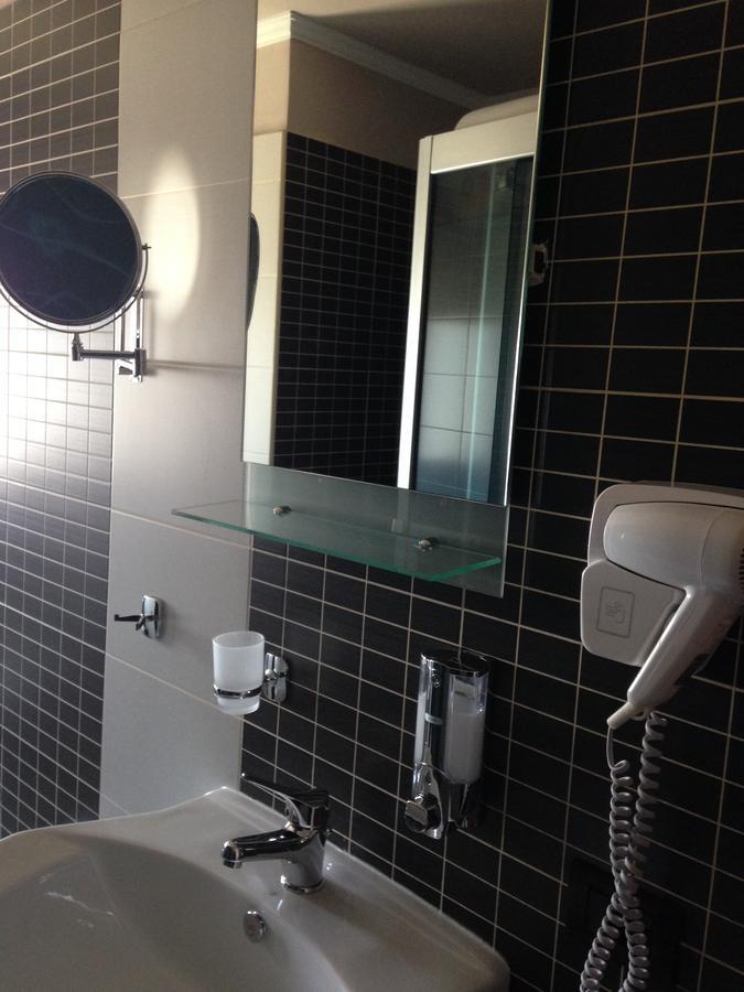 Hotel Vila Mano Корча Екстериор снимка