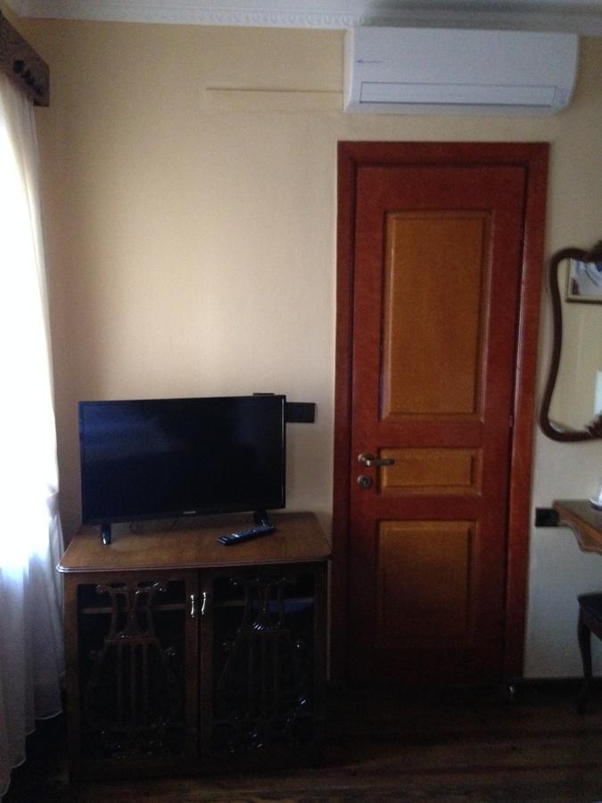Hotel Vila Mano Корча Екстериор снимка