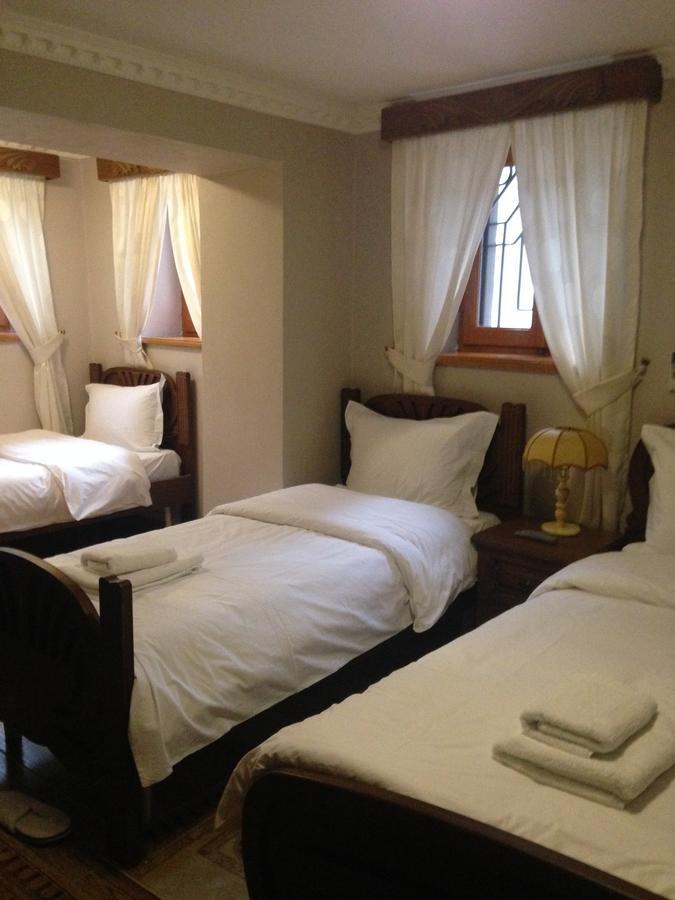 Hotel Vila Mano Корча Екстериор снимка